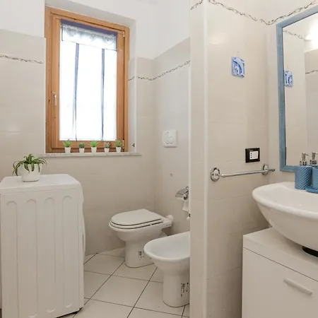 Vila Prestige - 5 Min From The Train Station - Garden And Private Parking
