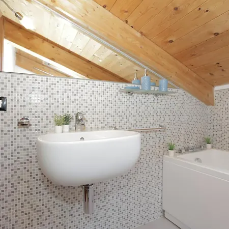 Vila Prestige - 5 Min From The Train Station - Garden And Private Parking Lunense