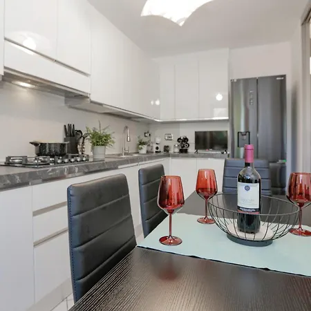 Prestige - 5 Min From The Train Station - Garden And Private Parking * Lunense